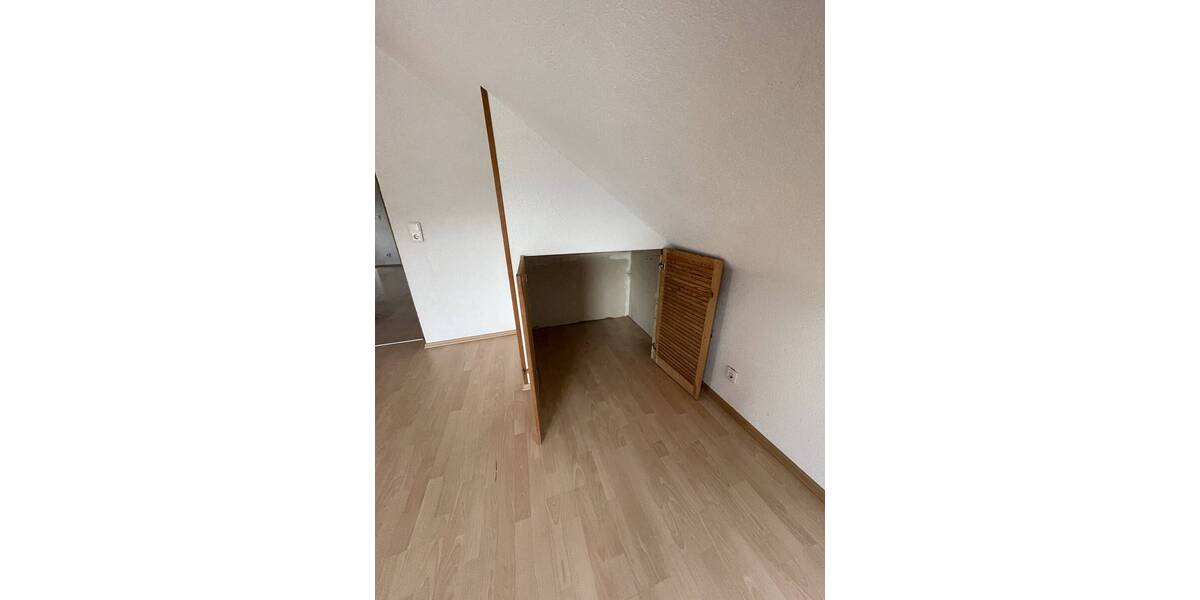 Etagenwohnung Zwickau Mosel - 4 Zimmer, 149 m&sup2;, 98.000&euro; | Angebot:25747102