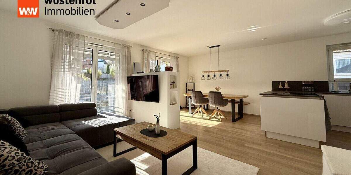 Attraktive 3-Zimmer-Eigentumswohnung mit Terrasse, Garten und KFZ-Stellplätzen 3 zimmer