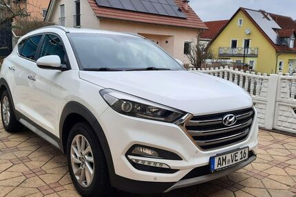 Hyundai TUCSON 72.000 km 13.900 &euro; amberg 92224