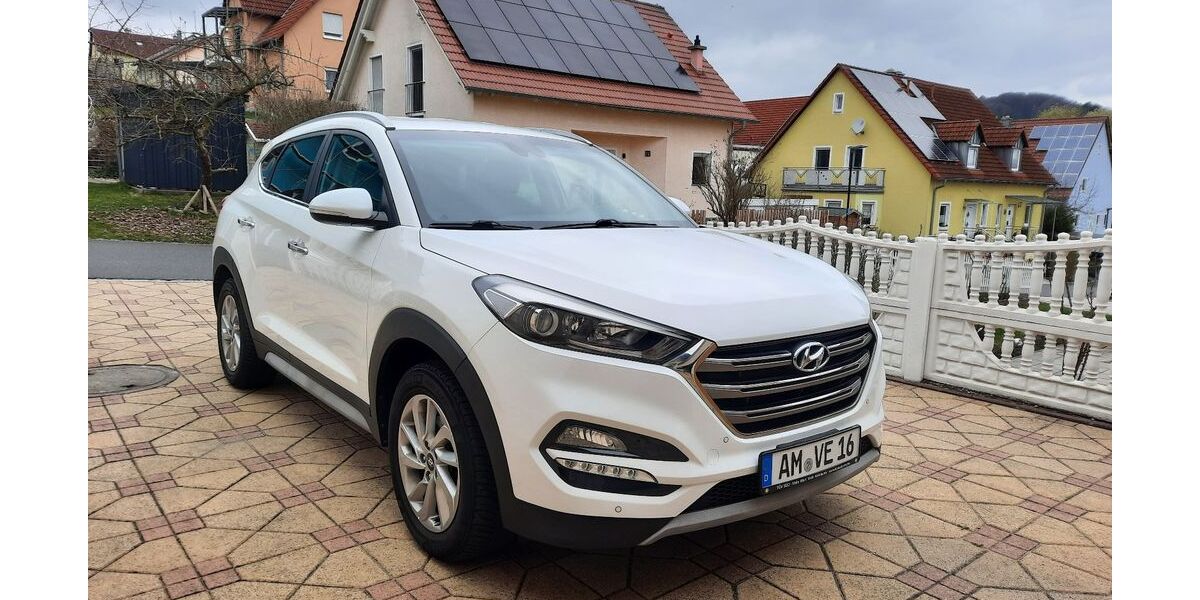 Hyundai TUCSON 72.000 km 13.900 &euro; amberg 92224