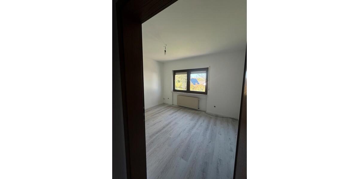 Reihenhaus Kierspe - 6 Zimmer, 140 m&sup2;, 1.300&euro; | Angebot:26314343
