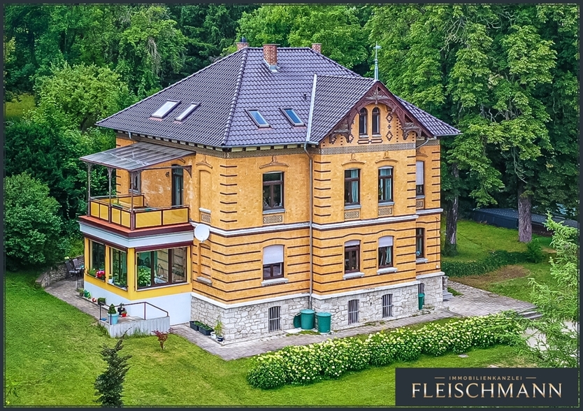 Exklusives Zweifamilienhaus in Pößneck: Eine Synthese aus Historie und Moderne 8 zimmer