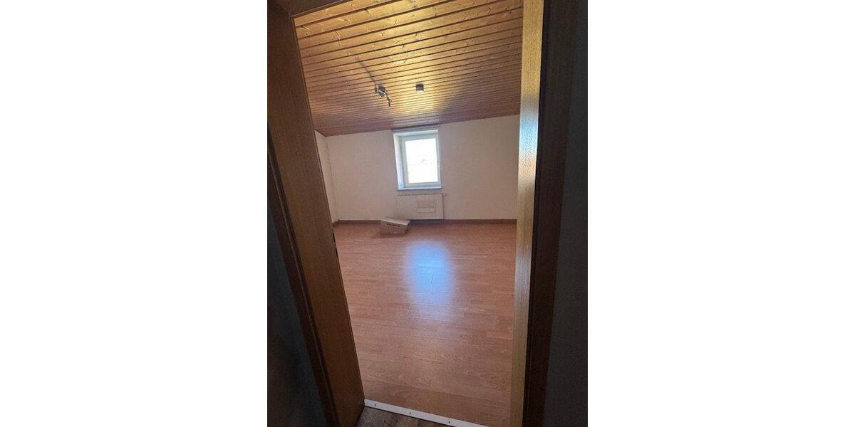 Etagenwohnung Flossenbürg - 3 Zimmer, 94 m&sup2;, 470&euro; | Angebot:26413597