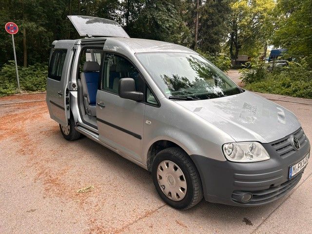 VW Caddy 220.000 km 2.600 &euro; München 81929
