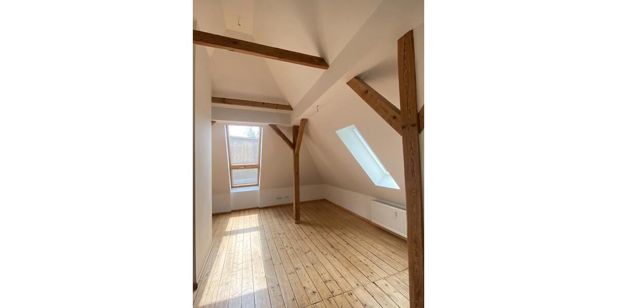 Dachgeschoßwohnung Rostock Hansaviertel - 2.5 Zimmer, 92 m&sup2;, 1.280&euro; | Angebot:26239871