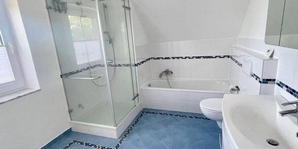Einfamilienhaus Reinfeld - 7 Zimmer, 250 m&sup2;, 525.000&euro; | Angebot:26790523
