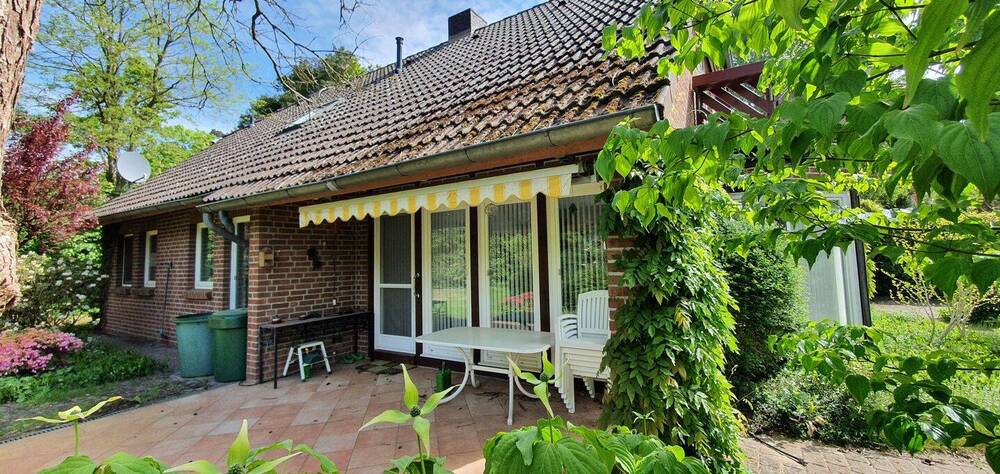 Sehr gepflegt und geräumig in ruhiger, bevorzugter Lage * 2 Küchen, 2 Bäder, Carport, Terrasse, Balkon, 2 Gartenteiche - Mehrfamilienhaus, Wohnhaus Gorleben | Angebot:19096233