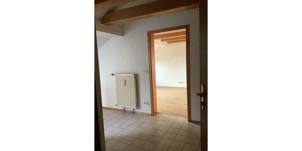 Dachgeschoßwohnung Salzweg - 3 Zimmer, 70 m&sup2;, 600&euro; | Angebot:25402294