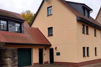 Burgnähe in Wettin: Komfortables Einfamilienhaus mit Einliegerwohnung, Garage und Pool 7 zimmer