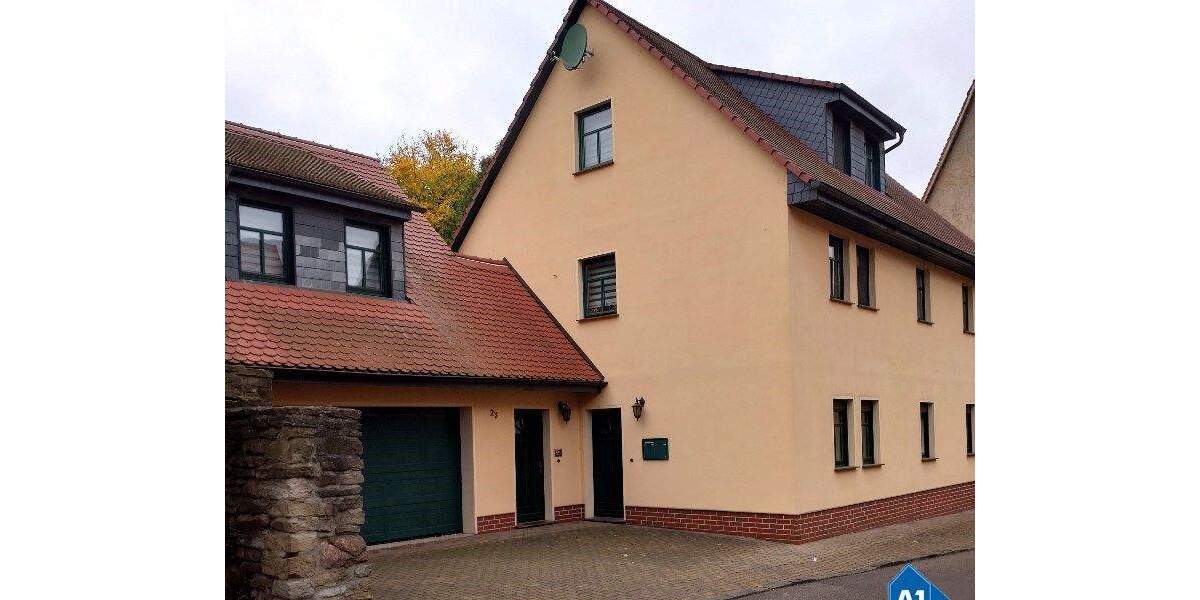 Burgnähe in Wettin: Komfortables Einfamilienhaus mit Einliegerwohnung, Garage und Pool 7 zimmer