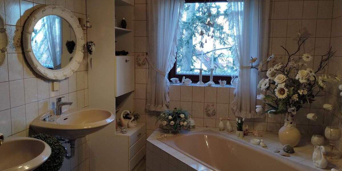 Einfamilienhaus Cadolzburg - 7 Zimmer, 163 m&sup2;, 599.000&euro; | Angebot:25316181