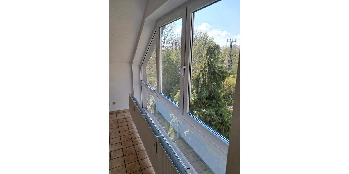 Dachgeschoßwohnung Duisburg Ruhrort - 4 Zimmer, 95 m&sup2;, 149.000&euro; | Angebot:26178480