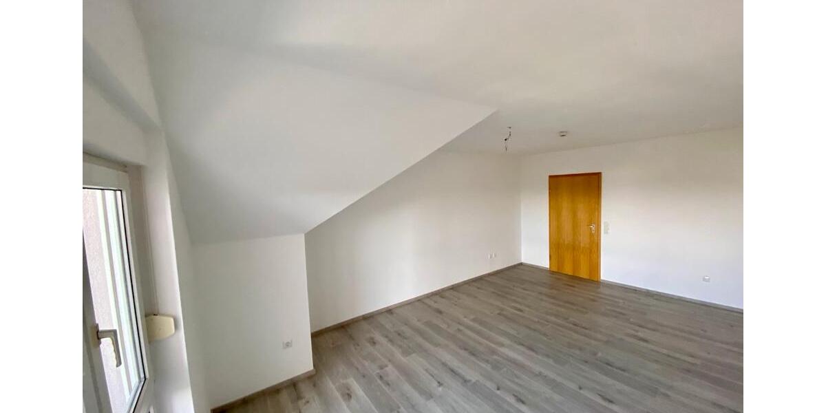 Helle 2-Zimmer-Wohnung + TG-Stellplatz + Balkon in Niederwerrn 2 zimmer