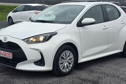 Toyota Yaris 20.000 km 14.490 &euro; Oberwinter 53424