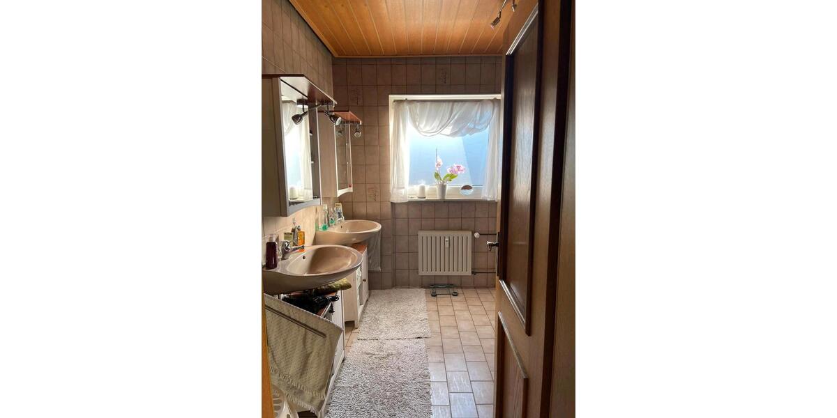 Dachgeschoßwohnung Riedstadt - 5 Zimmer, 128 m&sup2;, 1.700&euro; | Angebot:26322078