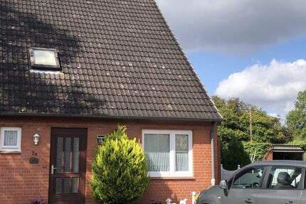 Selent: Doppelhaushälfte mit zwei Garagen 4 zimmer