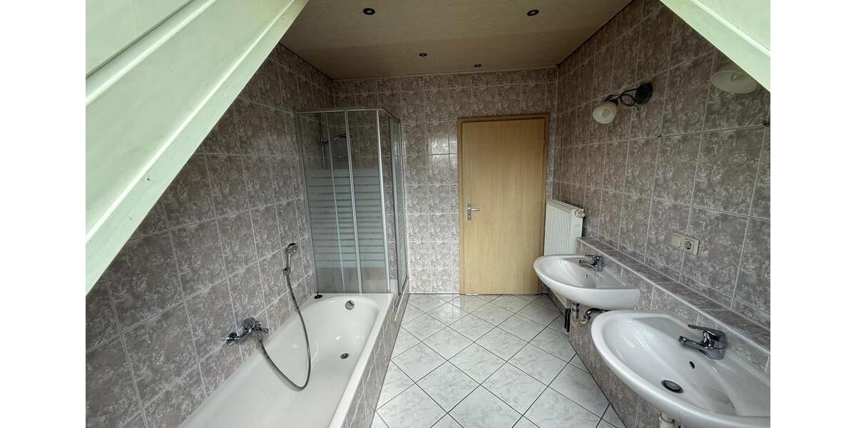 Einfamilienhaus Gebsattel - 7 Zimmer, 180 m&sup2;, 550.000&euro; | Angebot:26184225