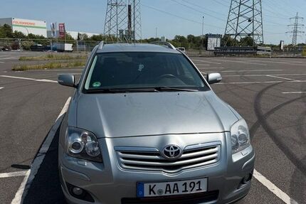 Toyota Avensis 220.000 km 2.200 &euro; Köln 51145