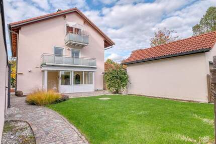 Doppelhaushälfte mit flexibler Nutzung – auf großzügigem Grundstück 7 zimmer