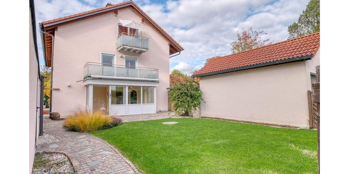 Doppelhaushälfte mit flexibler Nutzung – auf großzügigem Grundstück 7 zimmer