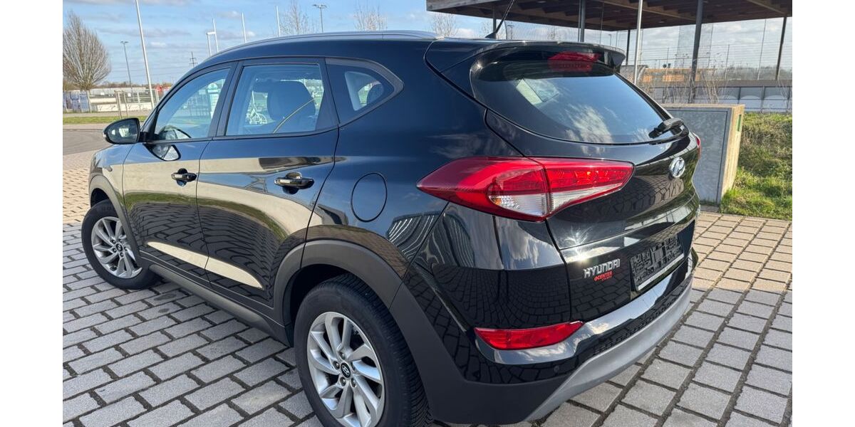 Hyundai TUCSON 153.000 km 12.100 &euro; Friedrichsdorf bei Frankfurt Main 61381