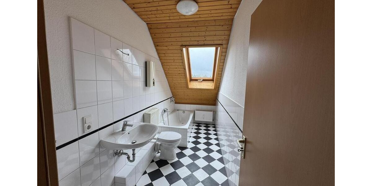 Dachgeschoßwohnung Taunusstein - 1 Zimmer, 38 m&sup2;, 600&euro; | Angebot:26034949