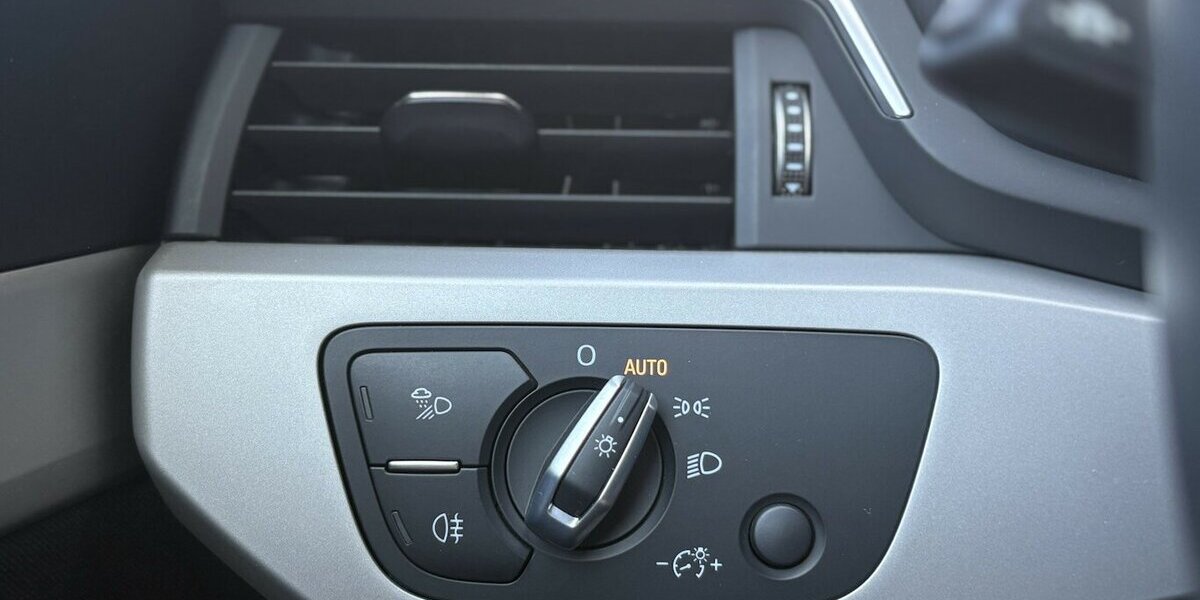 Audi A4 40 TDI quattro advanced ACC/DAB/NAVI/AHK/LED 71.953 km 25.900 &euro; Villingen-Schwenningen 78054