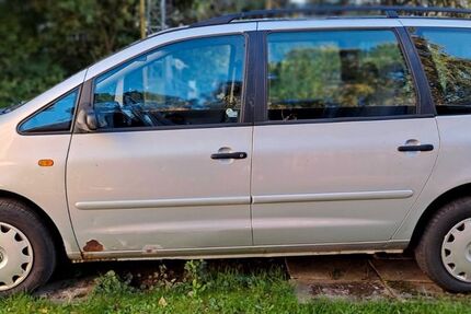 VW Sharan 278.596 km 799 € Ulm-Jungingen 89081