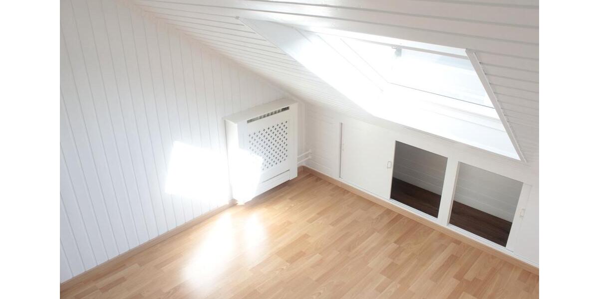 Dachgeschoßwohnung Püttlingen - 3 Zimmer, 106 m&sup2;, 780&euro; | Angebot:26398249