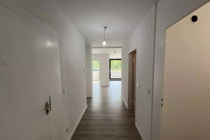 Moderne 2-Zimmer-Wohnung mit Balkon – Frisch Renoviert zimmer