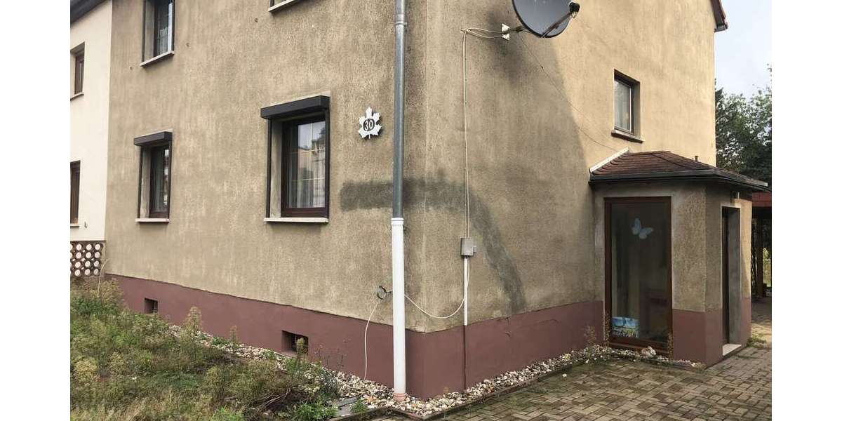 ++Doppelhaushälfte mit Entwicklungspotential in Döllnitz++ 7 zimmer