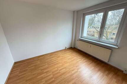 Wohnung zum Mieten in Halle (Saale) 217,60 € 34 m²