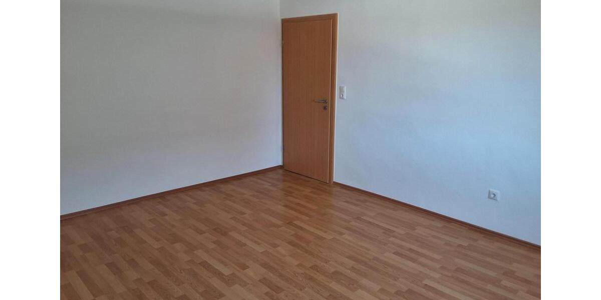 Etagenwohnung Straßkirchen - 3 Zimmer, 90 m&sup2;, 850&euro; | Angebot:26136159