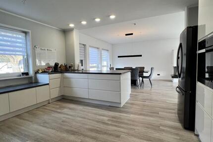 Haus Hohenstein - 8 Zimmer, 368 m&sup2;, 2.500&euro; | Angebot:25839146