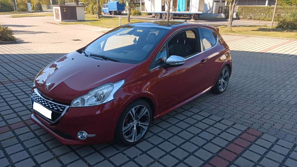 Peugeot 208 73.600 km 8.900 &euro; Dresden 01239