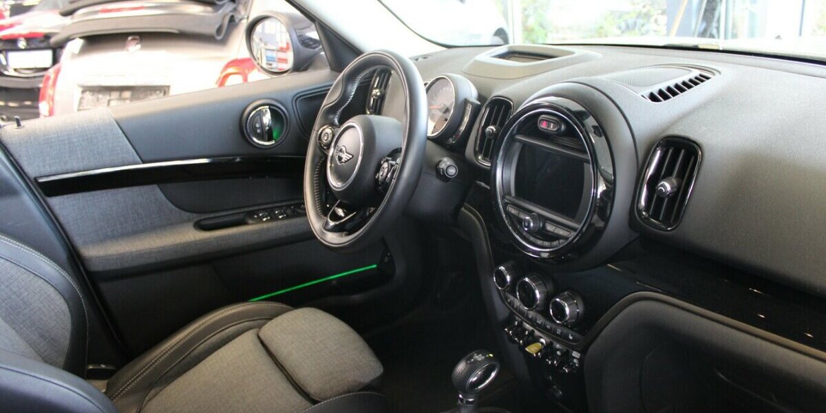 Mini Cooper SE Countryman All4 Aut. 64.062 km 18.980 &euro; Euskirchen 53881