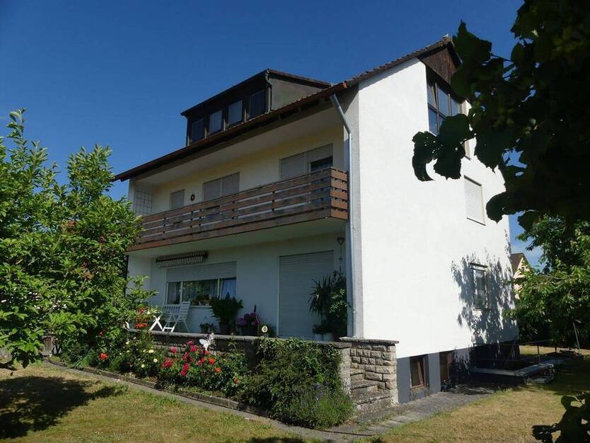 Wohnen mit Potenzial! Zweifamilienhaus in Petersaurach!