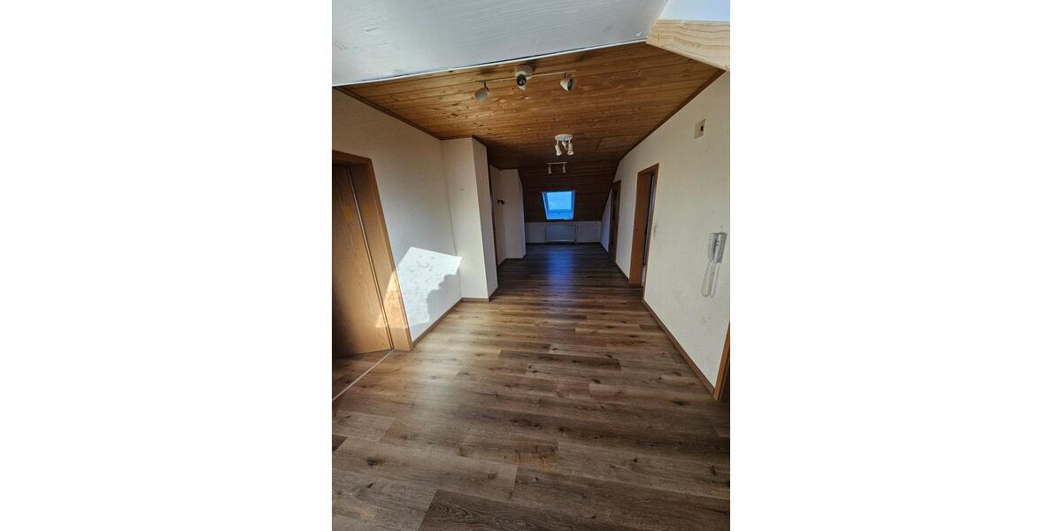 Dachgeschoßwohnung Kalbach - 4 Zimmer, 86 m&sup2;, 640&euro; | Angebot:25354699
