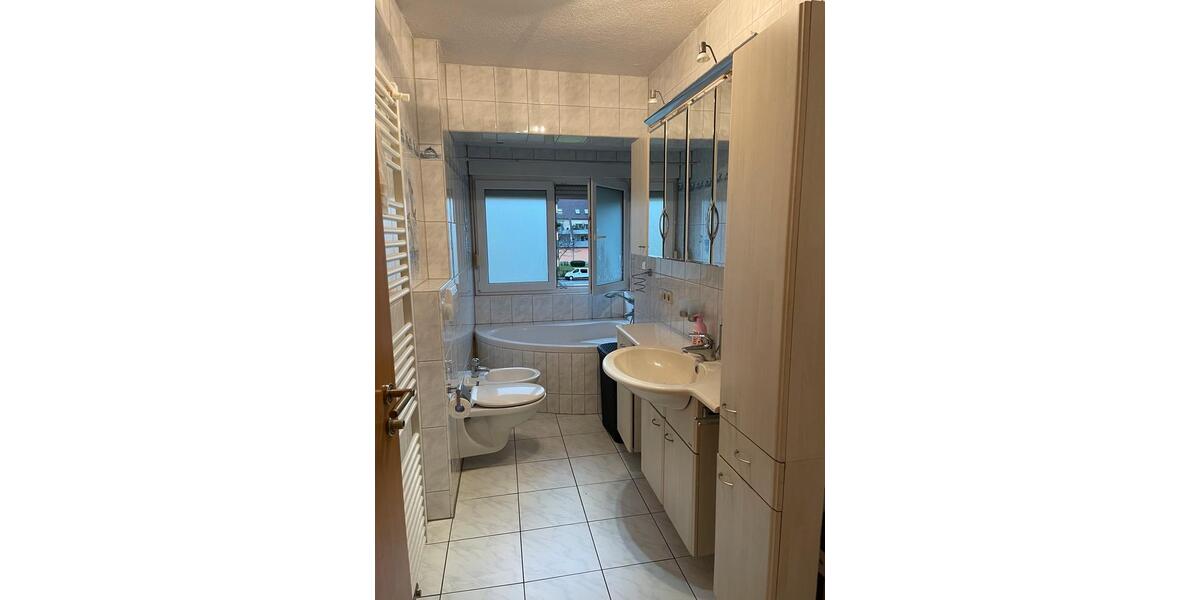 Etagenwohnung Waldkirch - 5 Zimmer, 91 m&sup2;, 1.350&euro; | Angebot:26384414