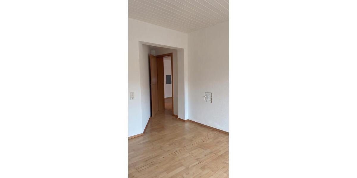 Erdgeschoßwohnung Wetter (Hessen) - 4 Zimmer, 100 m&sup2;, 760&euro; | Angebot:24464192