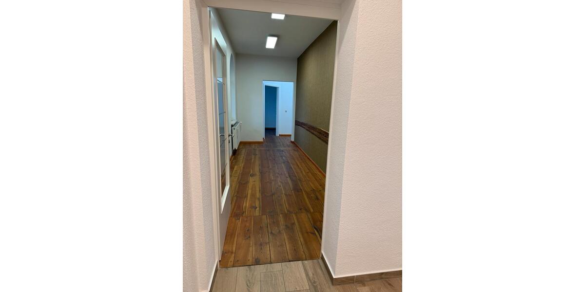 Wohnung auf ruhigem Grundstück zu vermieten 5 zimmer