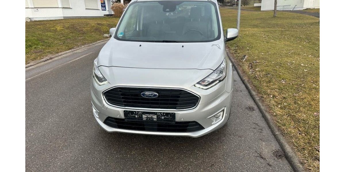 Ford Grand Tourneo 31.000 km 20.485 &euro; Klappholz 24860