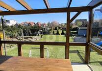 MODERN MIT TERRASSE UND GARTEN