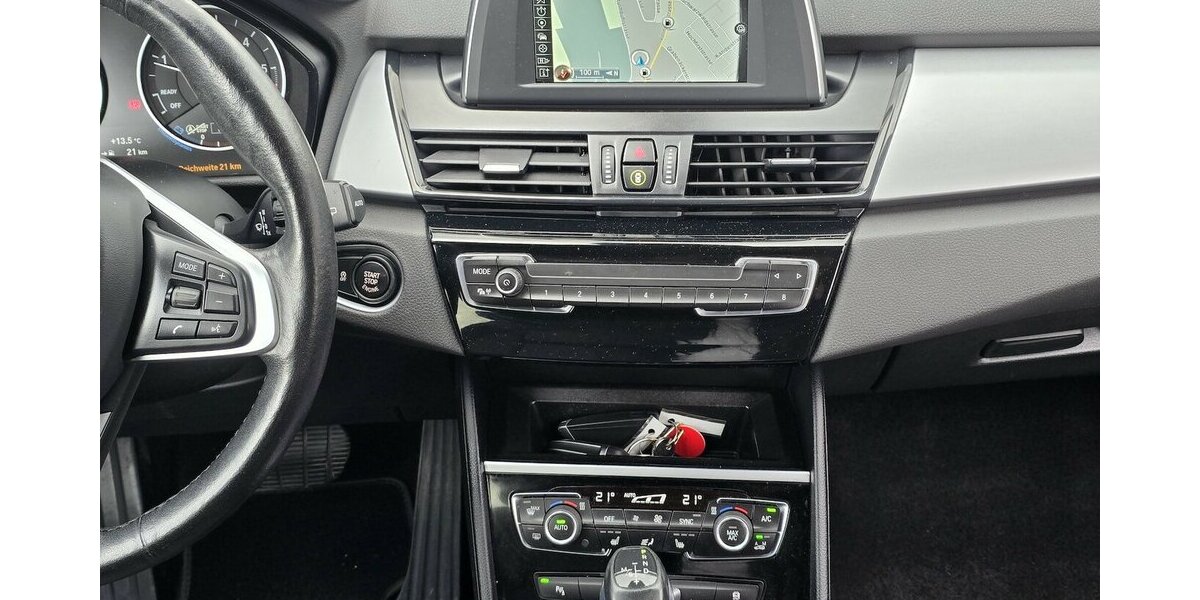 BMW 218 Active Tourer d ADVANTAGE/7-SITZER/AHK/KLIMA 179.900 km 11.900 &euro; Villingen-Schwenningen 78054