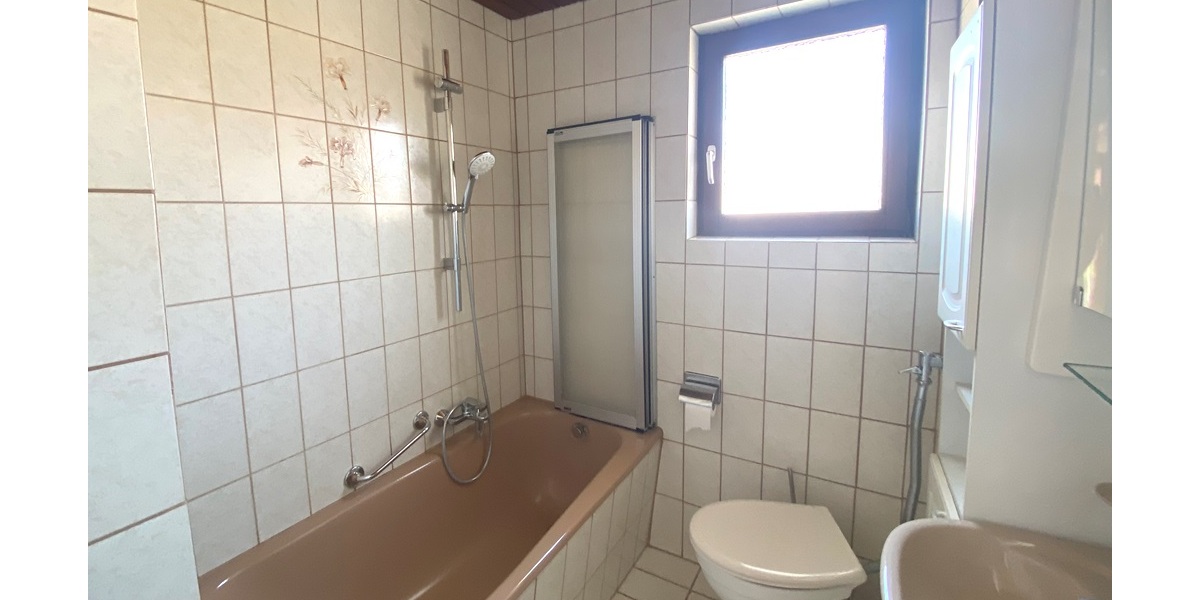 Neu-Ulm: Modernisiertes Mehrfamilienhaus (DHH) mit idyllischem Garten in Donau-Nähe - Mehrfamilienhaus, Wohnhaus Neu-Ulm / Offenhausen Offenhausen | Angebot:27262163
