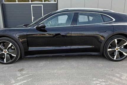 Porsche Taycan 29.000 km 81.800 € Ulm 89075