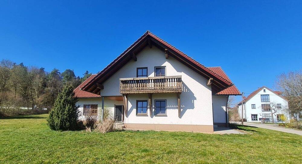 Idyllisches und gepflegtes Landhaus mit Einlieger-Wohnung, Doppel-Garage und Werkstatt-Halle