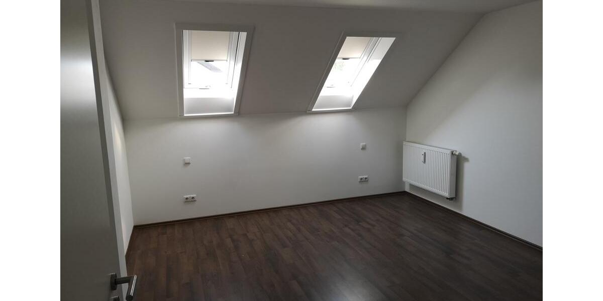 Schöne, helle 4 Z. Dachgeschosswohnung, super WG geeignet! 4 zimmer