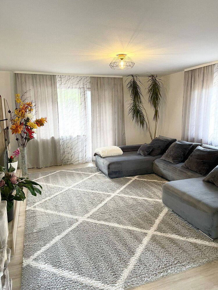 Stilvolle, geräumige und sanierte 4,5-Zimmer-Wohnung mit Balkon und Aussicht auf den Schwarzwald