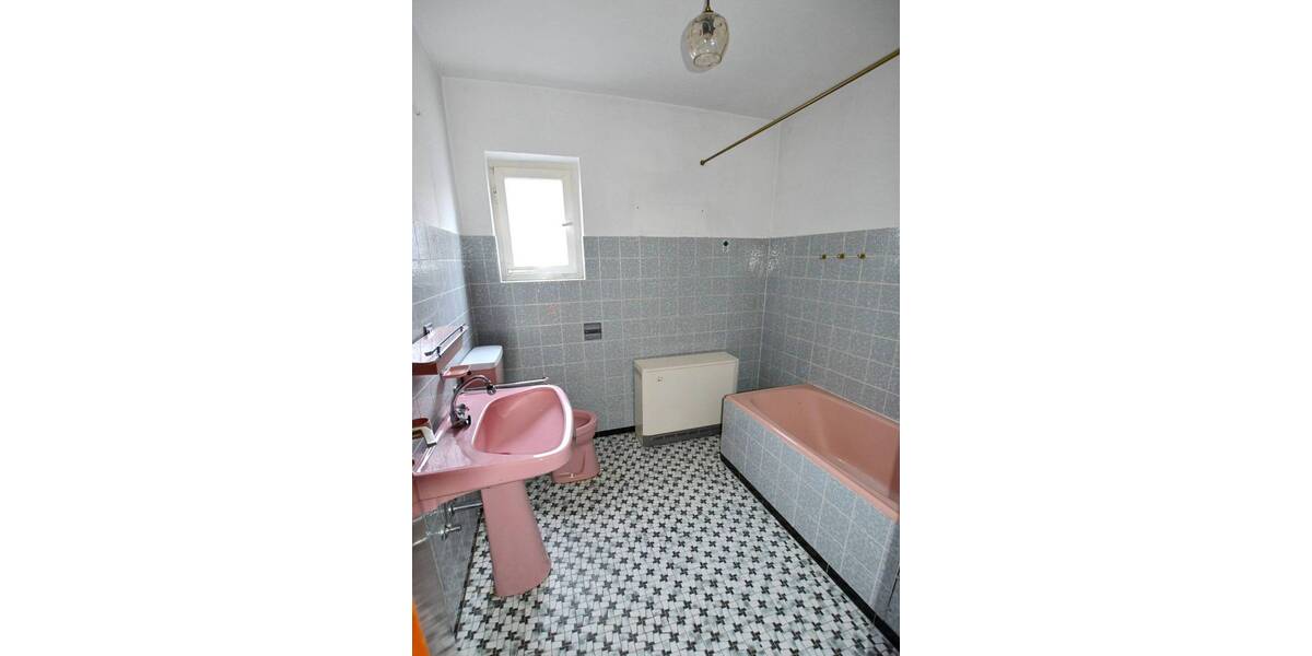 Einfamilienhaus Erbach Bullau - 5 Zimmer, 147 m&sup2;, 175.000&euro; | Angebot:25685208